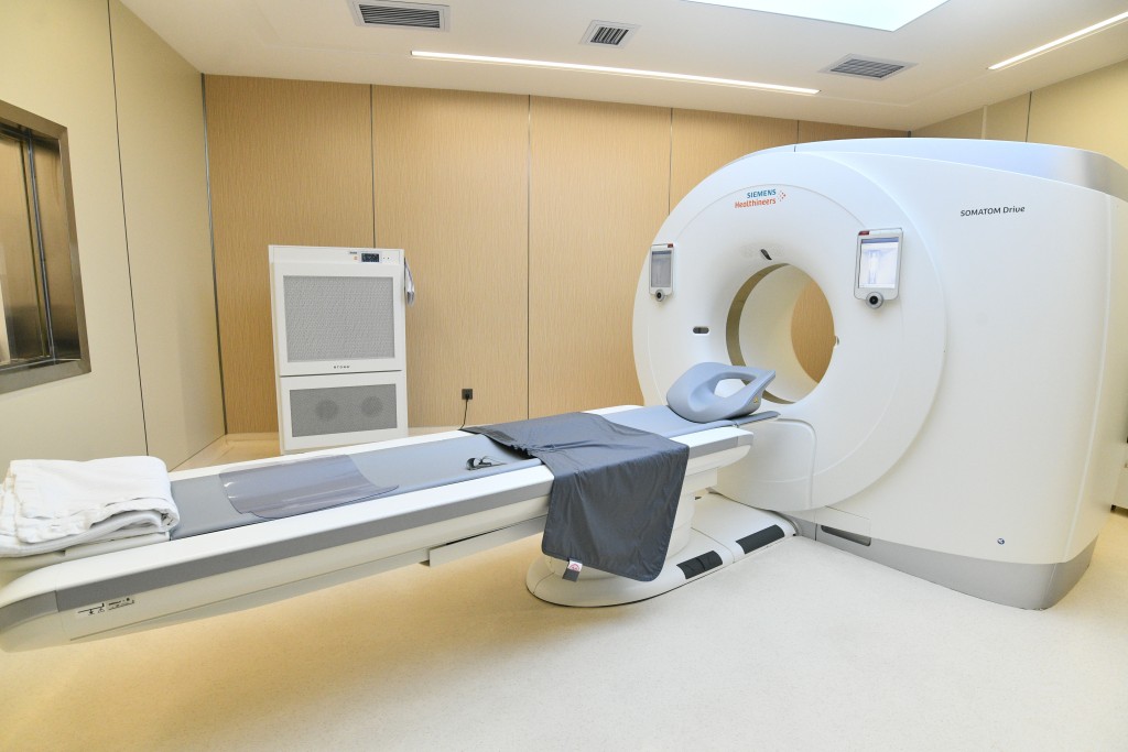 在深圳和睦家医院照一次磁力共振造影(MRI)，费用仅为香港私家医院收费约6至8折。卢江球摄