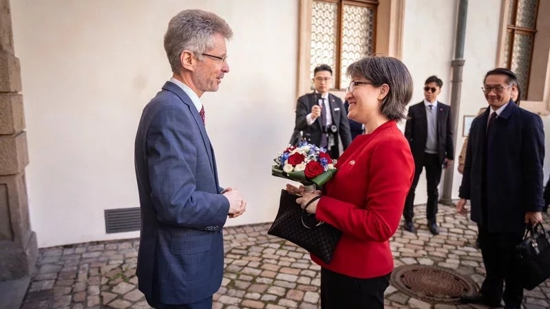 捷克參議院議長維特齊(左)3月19日在X平台上發布與蕭美琴合照。