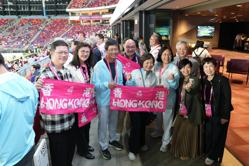 何永賢到啟德體育園觀賽，與同僚一起見證全運會七人制橄欖球項目男子組冠亞軍賽。何永賢fb