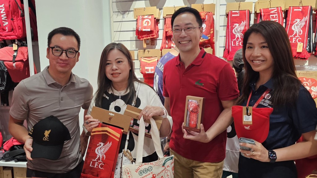 羅淑佩到啟德零售館官方店掃貨。羅淑佩fb 羅淑佩到啟德零售館官方店掃貨。羅淑佩fb