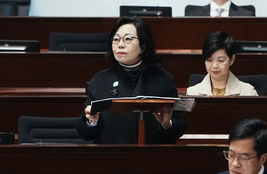 民政及青年事務局局長麥美娟。