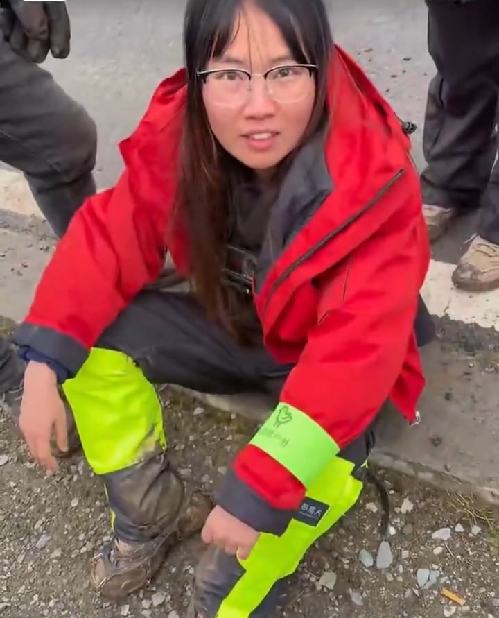 高山反应女子获按人中救醒   挥拳殴向导：痛吗？