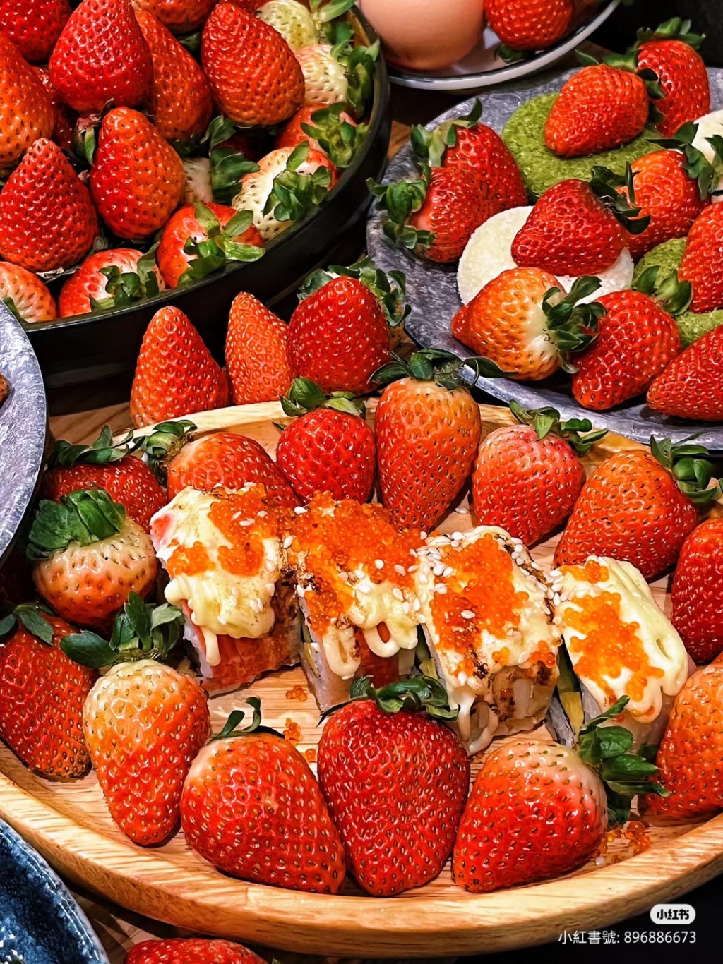 广州火锅2023｜4. 花札寿喜烧．和牛活海鲜放题有寿司供应，加上草莓打卡很吸睛。(图片来源：小红书@CarCar)