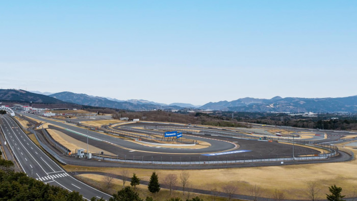 作客Fuji Speedway Hotel，可近距離看到富士國際賽車場的賽道。
