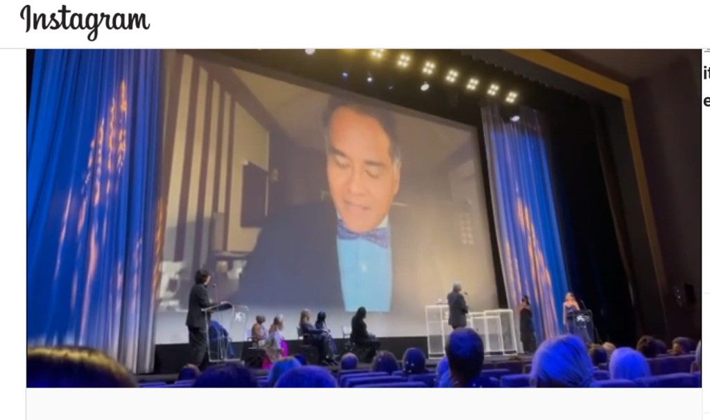 John缺席頒獎禮,透過短片致謝。