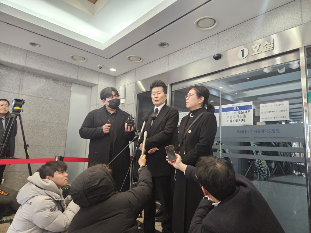 太珍兒(中)現身悼念宋大琯。 太珍兒(中)現身悼念宋大琯。