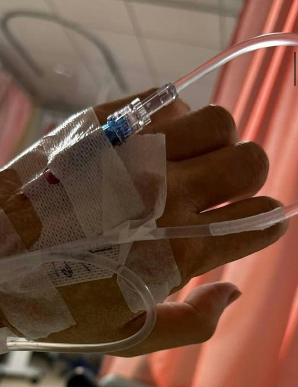 阿Mo的父親李盛林牧師，近日傳出身體抱恙，正在醫院接受治療。