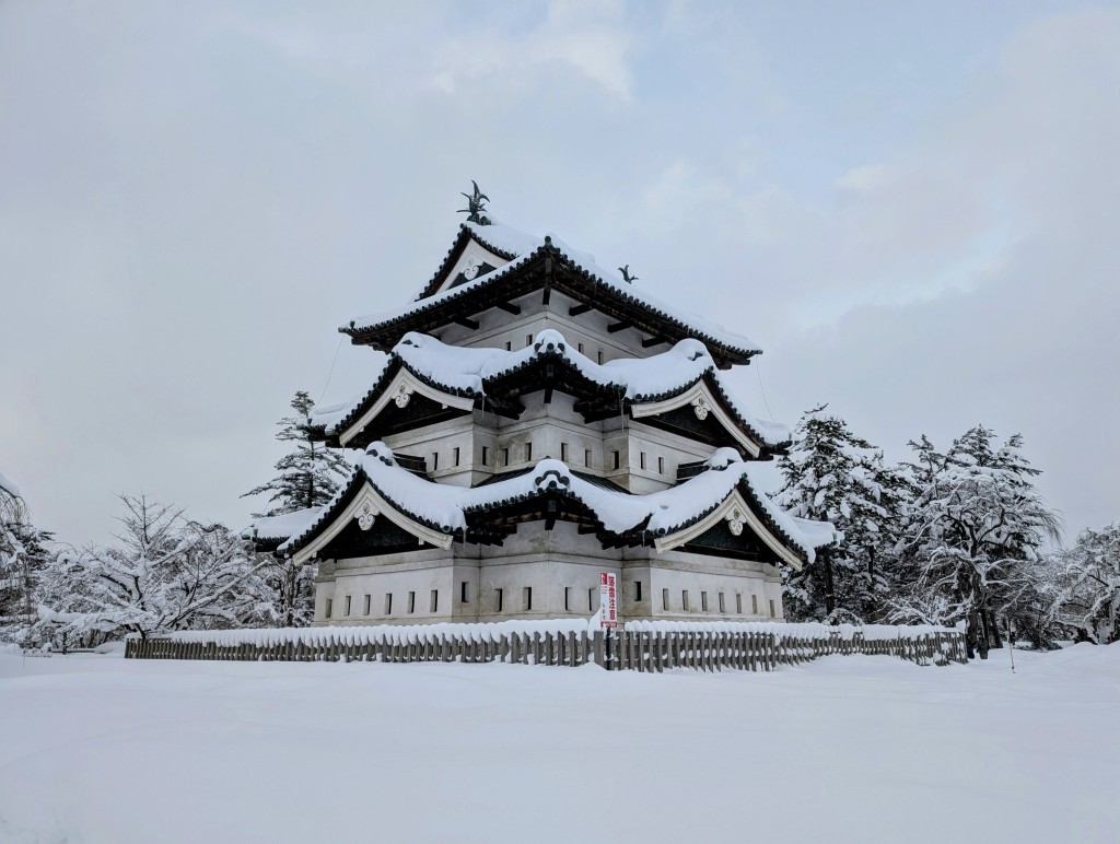 弘前公園被積雪覆蓋。（X@hixaca7）