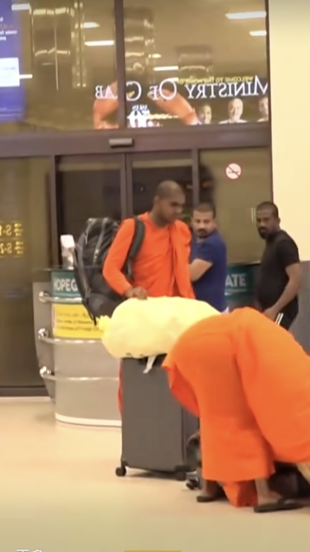 斯里蘭卡年輕憎侶集體赴泰國運大麻。 fb / Resa