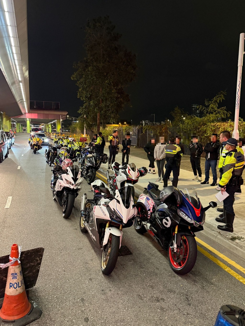 警派無人機助打擊非法改裝及賽車 東九龍扣查4私家車及6電單車。警方圖片