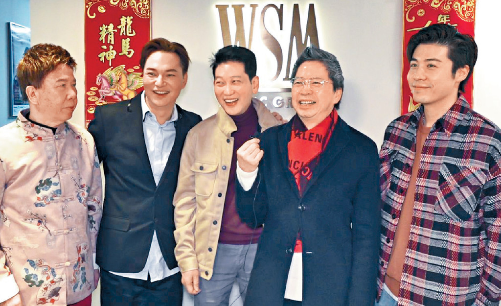 ■(左起)尹光、方俊、楊立門、張國林、張子丰出席環星娛樂新春團拜。
