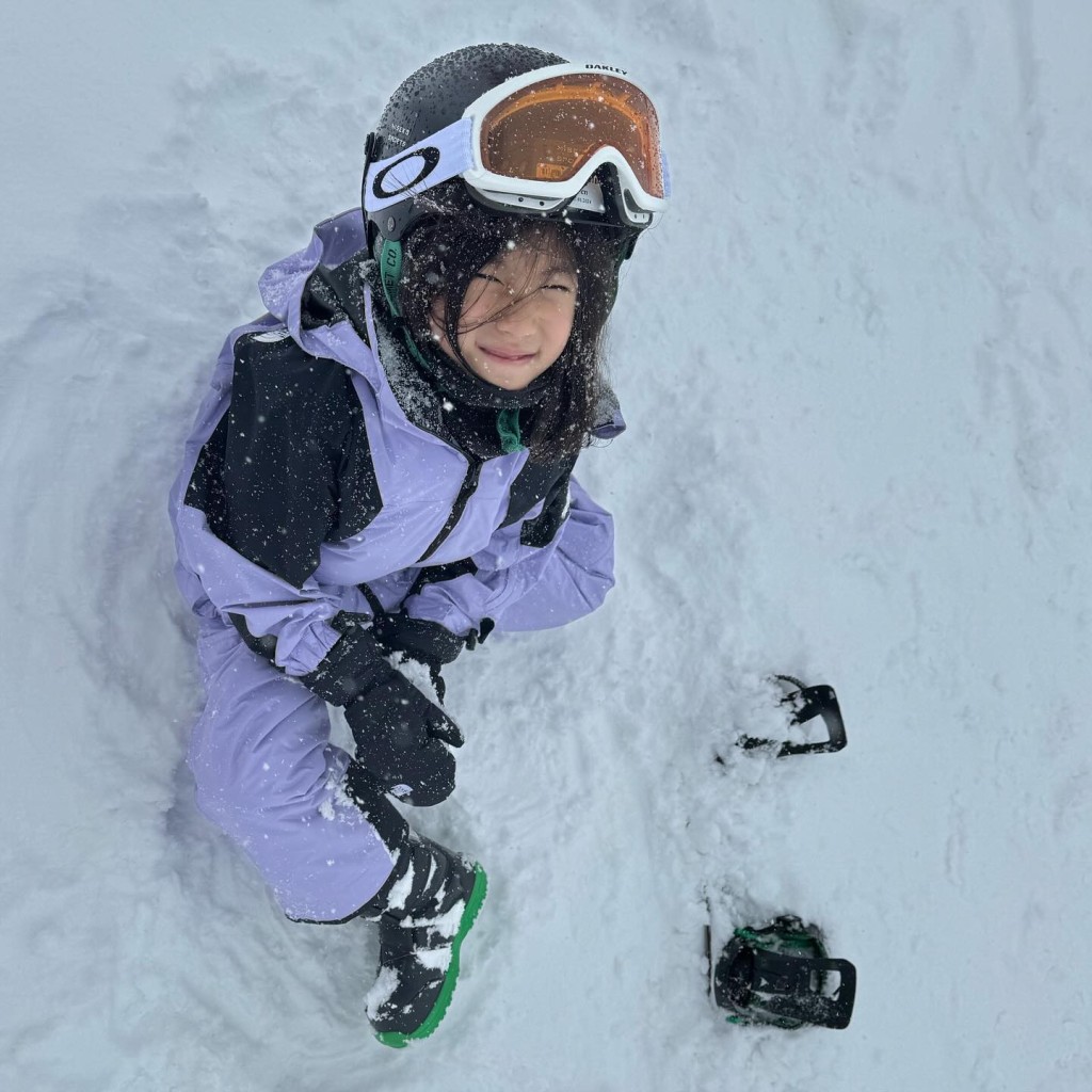 原来带埋囡囡Alaia去北海道二世古滑雪度假。