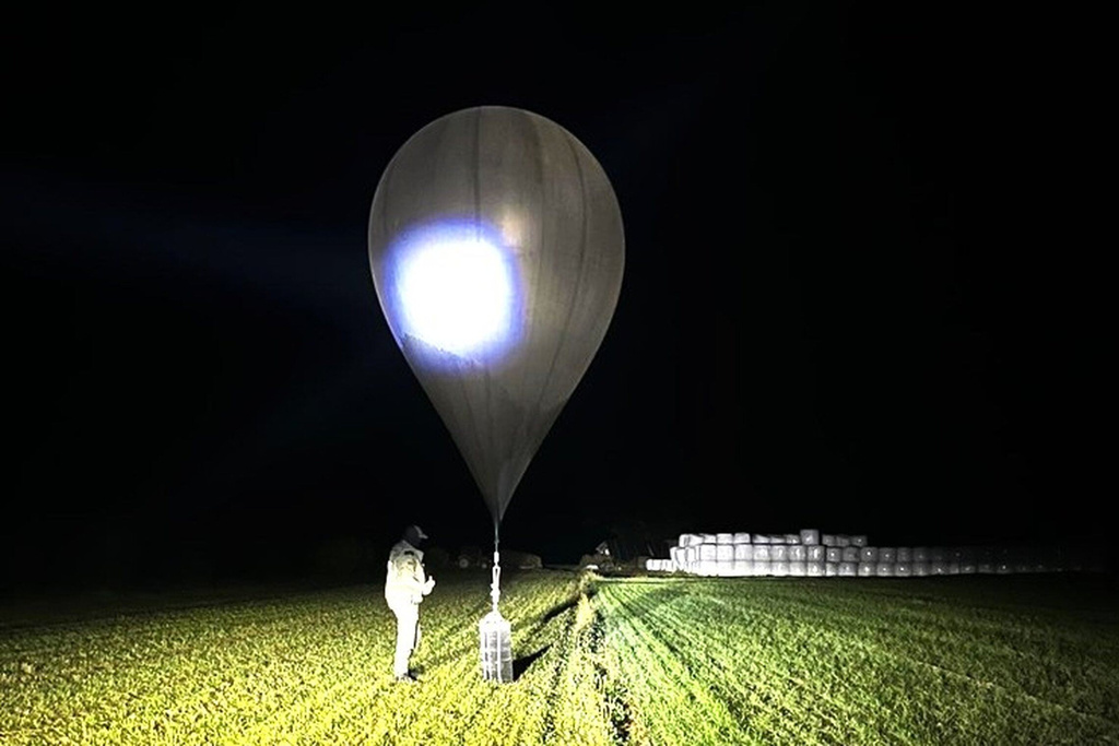 立陶宛走私氣球闖空域 藏1.8萬包私煙 維爾紐斯機場一度關閉。美聯社