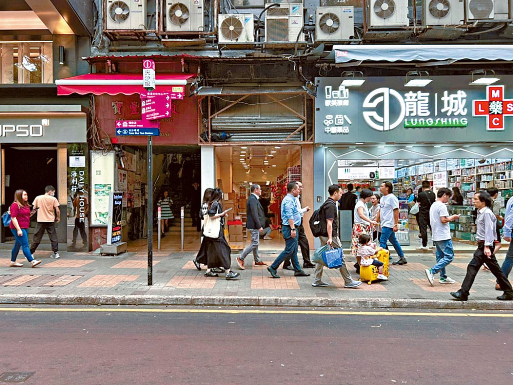 尖沙咀海防道32至34號寶豐大廈地下A舖,由利是封店以每月20萬承租。