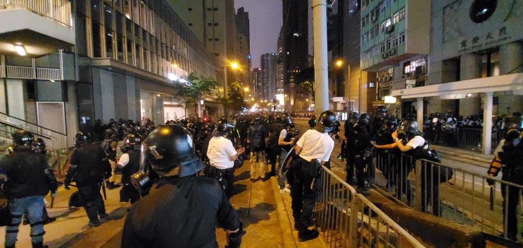 警方晚上金鐘道清場