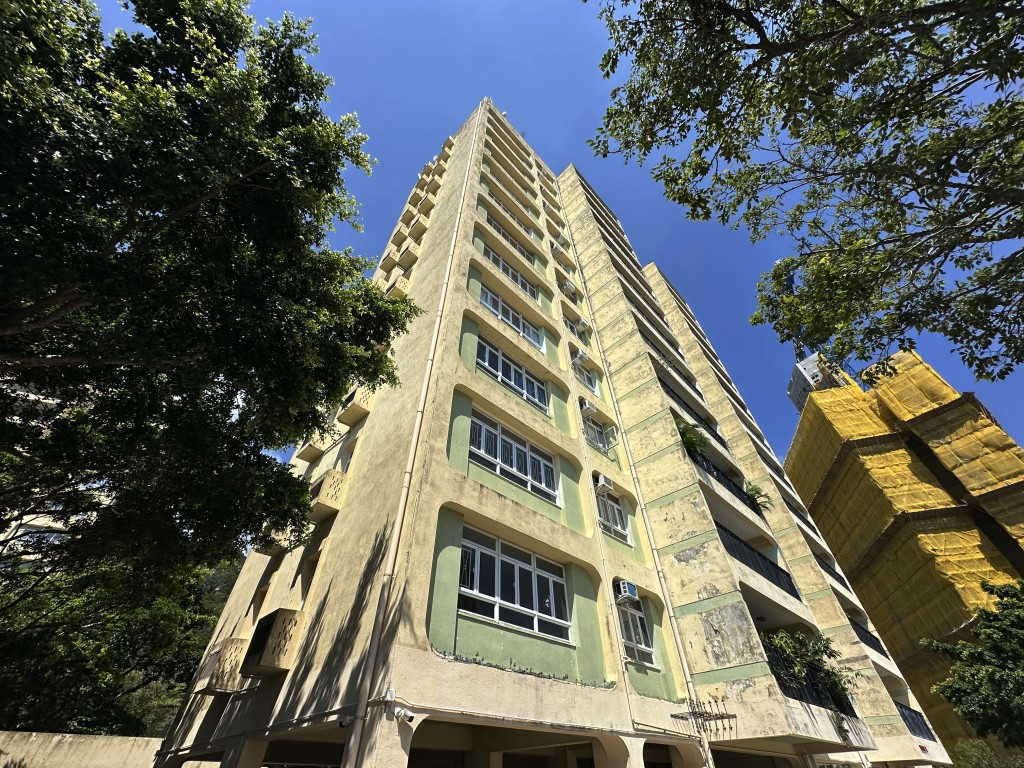 港大薄扶林教職員宿舍明德村項目,批准全幢改裝成提供約900個宿位的學生宿舍。(資料圖片) 港大薄扶林教職員宿舍明德村項目,批准全幢改裝成提供約900個宿位的學生宿舍。(資料圖片)