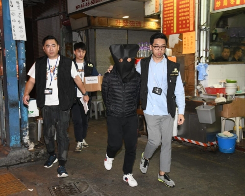 4名中國籍人士被捕。