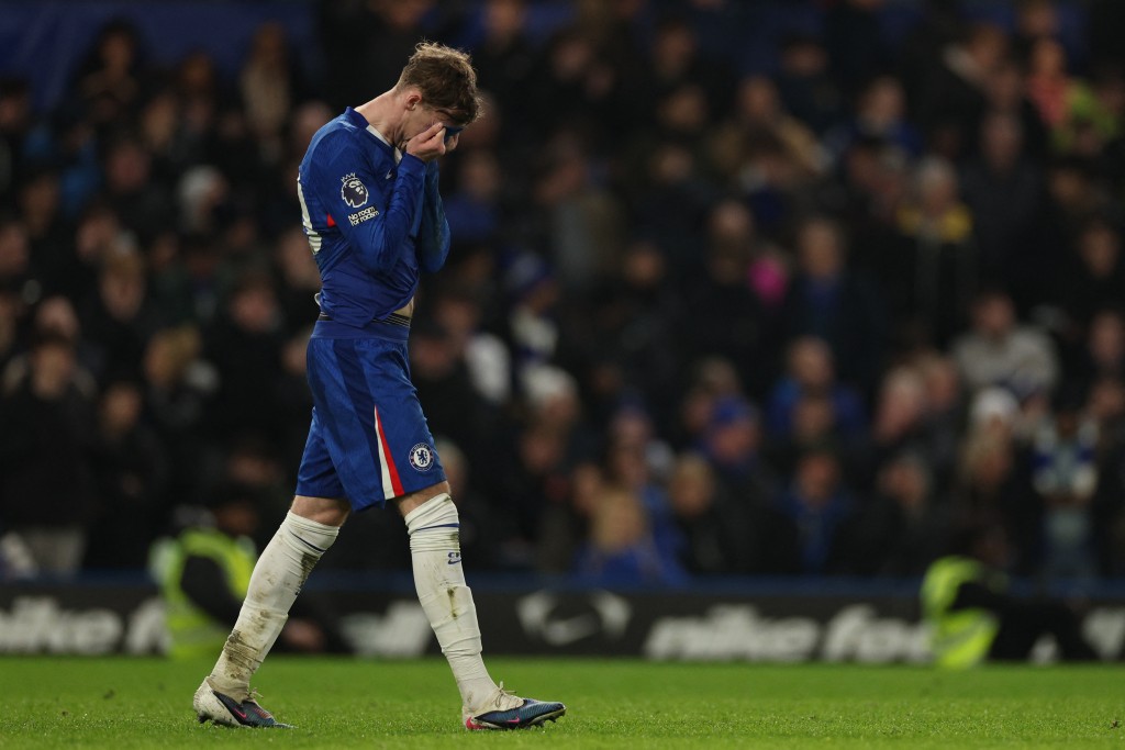 車路士原本有機會全取3分,高爾彭馬末段門前面對空門射高。法新社 車路士原本有機會全取3分,高爾彭馬末段門前面對空門射高。法新社