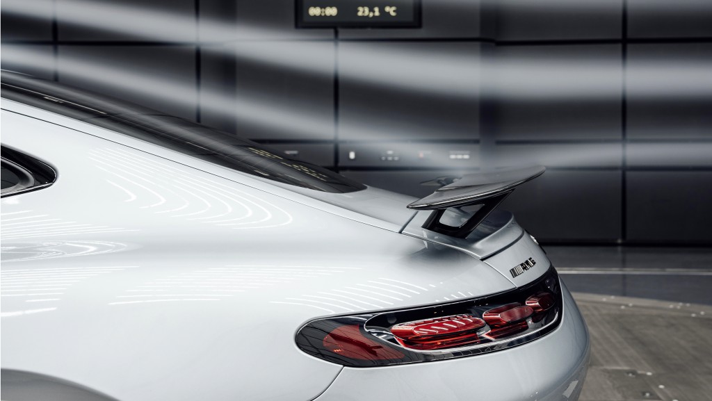 平治新款Mercedes-AMG GT 63 4Matic+ Coupe內置隱藏式尾翼，可額外提高車身下壓力量