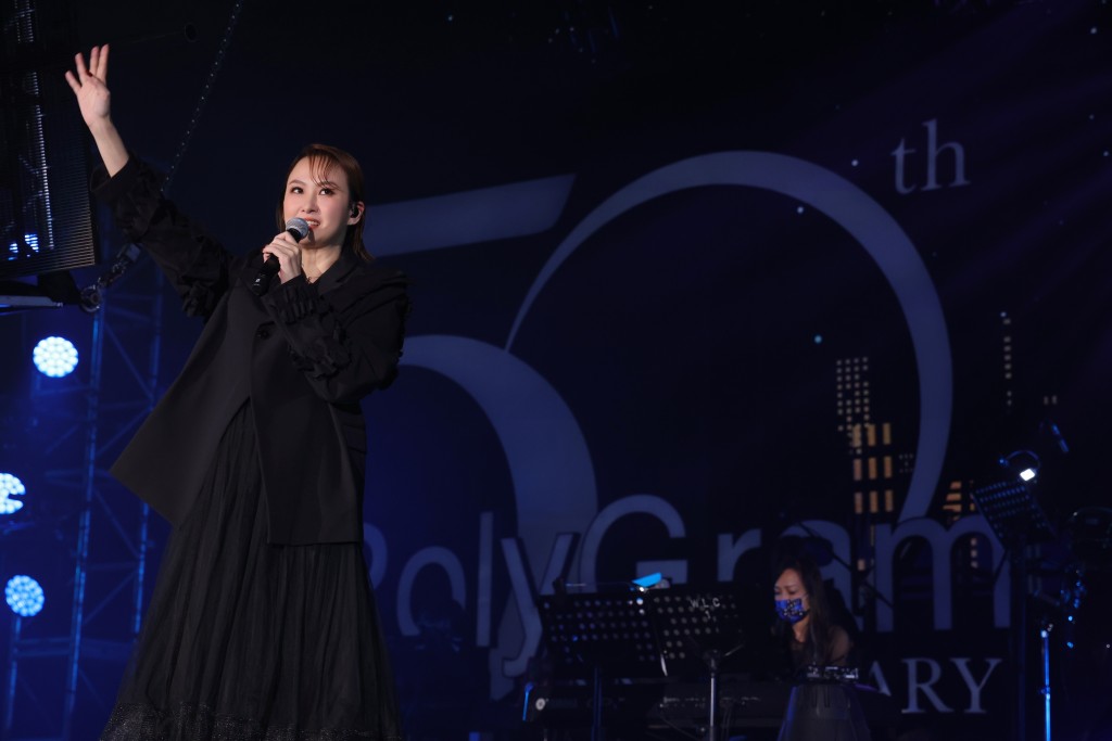 去年參加寶麗金50周年演唱會。