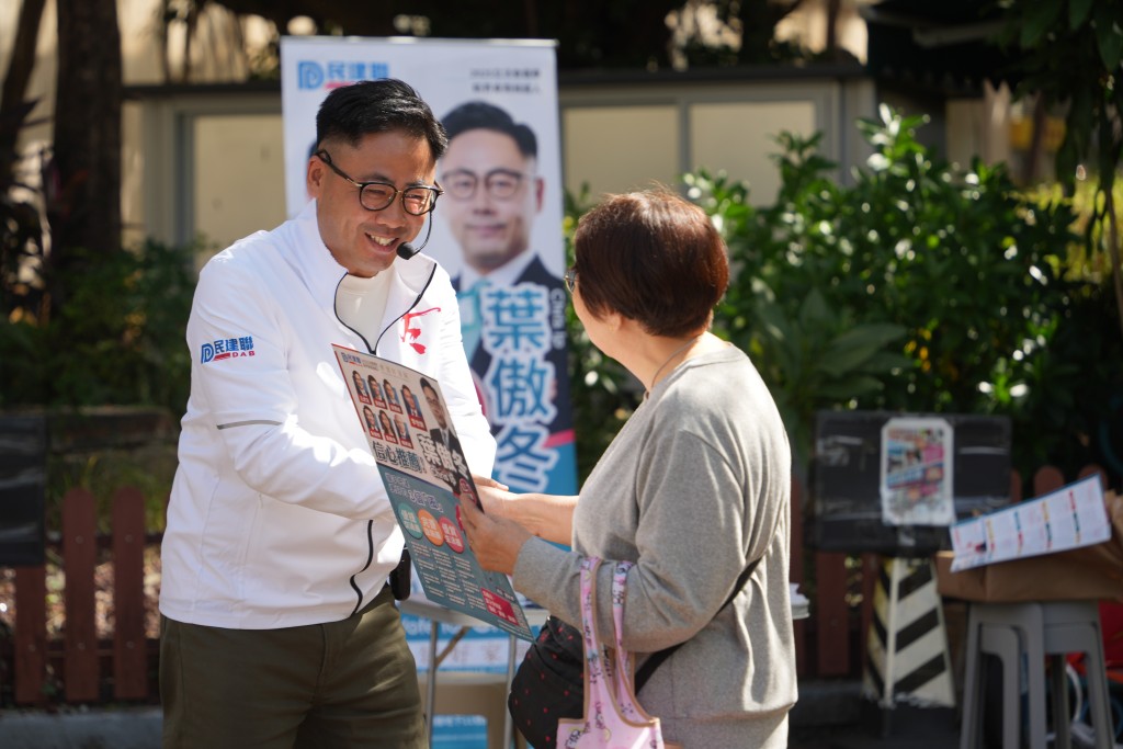 葉傲冬稱認為，西貢區議員到沙田工作，其實也屬跨區。