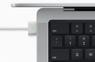 MagSafe 3磁力充電回歸MacBook Pro，亦可繼續使用Thunderbolt 4來充電。