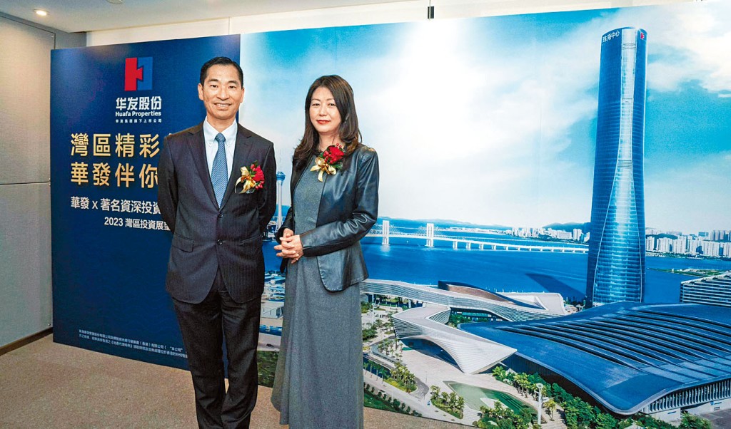 资深投资者林一鸣（左）指，今年楼价有望回升5%至10%，料仍需两至三年时间才能收复楼市去年全年跌幅。