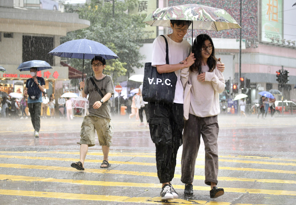 天文台上午9時15分發出雷暴警告，生效至下午2時30分，預料香港有幾陣狂風雷暴。資料圖片
