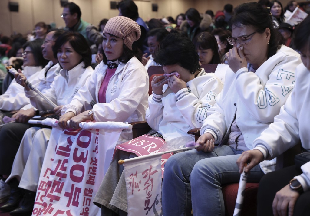 南韩的支持者在失落世博会主办权后，显得垂头丧气。美联社