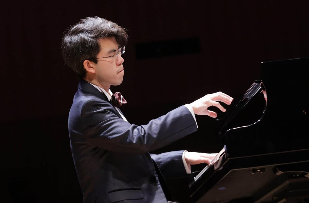 李家超表示會努力使成沈靖韜來港表演。范克萊本國際鋼琴賽網站圖片 李家超表示會努力使成沈靖韜來港表演。范克萊本國際鋼琴賽網站圖片