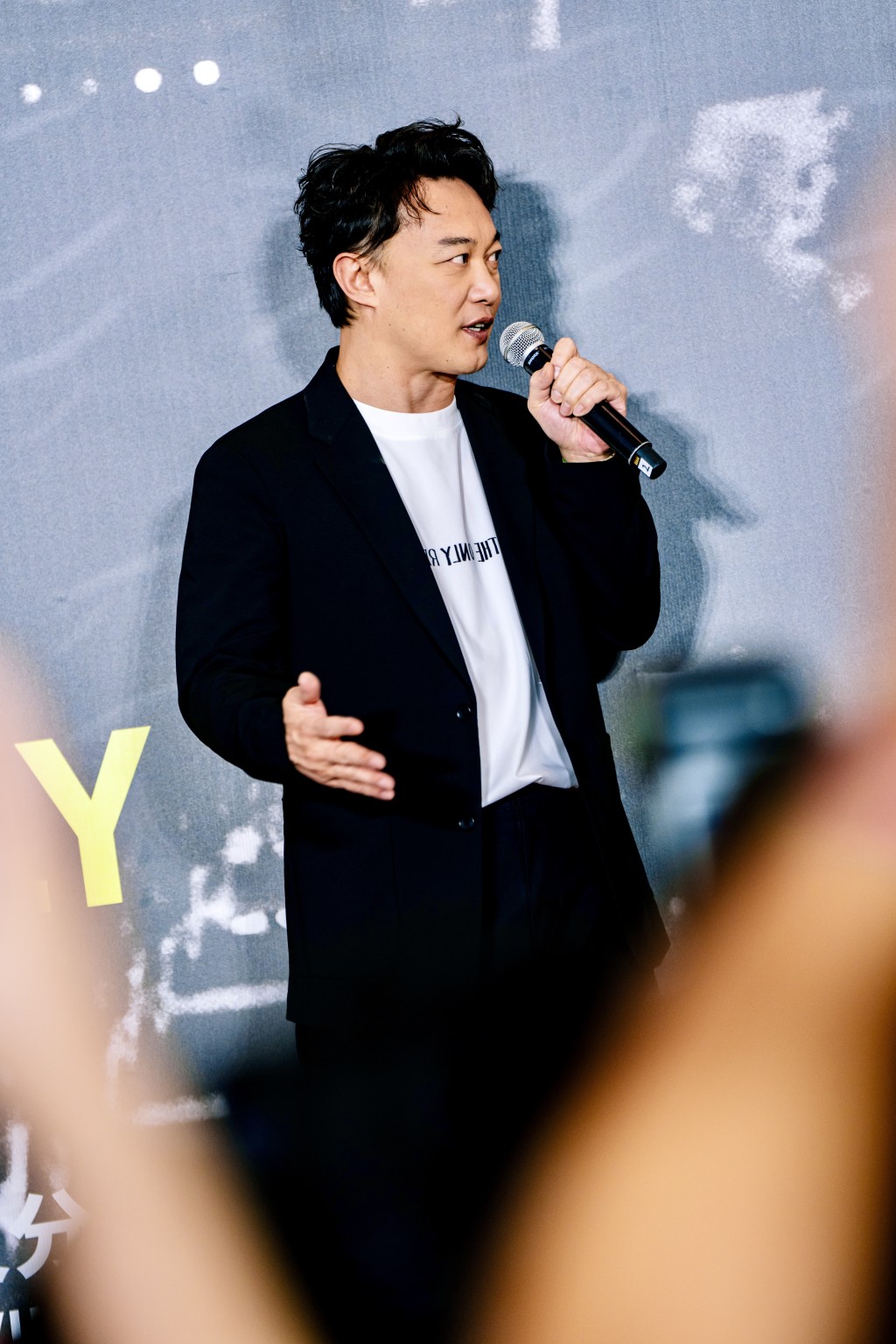 Eason坦言睇CD時,感覺到前所未有的震撼,他更最多謝剪接師的辛勞。 Eason坦言睇CD時,感覺到前所未有的震撼,他更最多謝剪接師的辛勞。