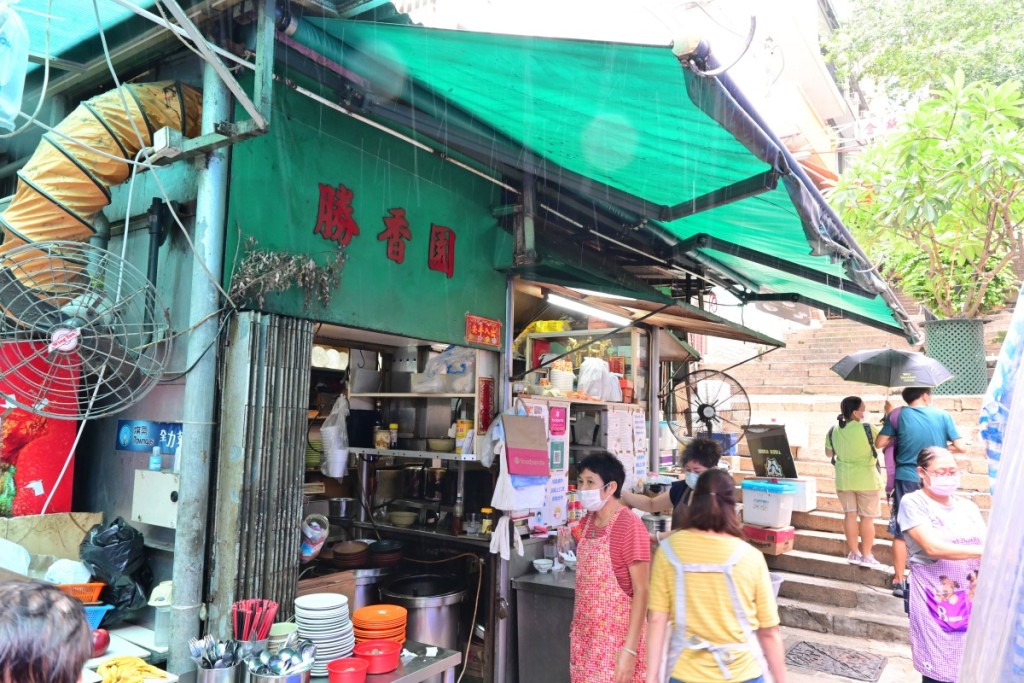 香港舊式茶檔已買少見少，是港人集體回憶。