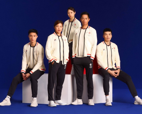 港隊奧運代表穿上新制服拍攝，展現鬥志和決心。左起：劍擊代表蔡俊彥、 空手道代表劉慕裳、劍擊代表張小倫、滑浪風帆代表陳晞文及鄭俊樑。相片由公關提供