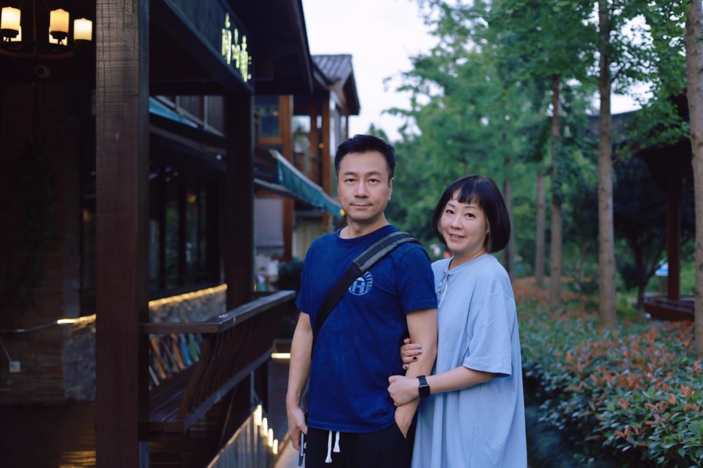祥仔跟太太Julia一齊開工，多了相處時間。