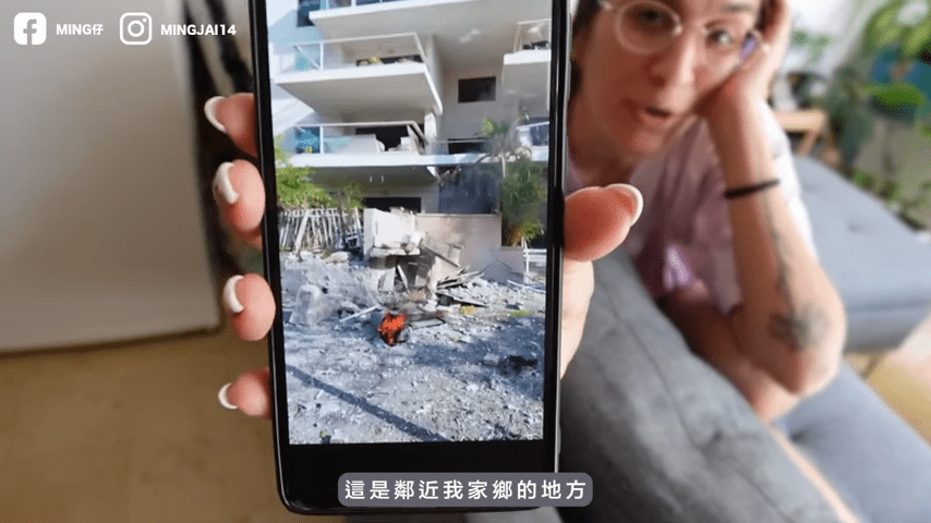 Shir向镜头展示出叔叔的家园照，可见居所已被炸到破烂不堪。