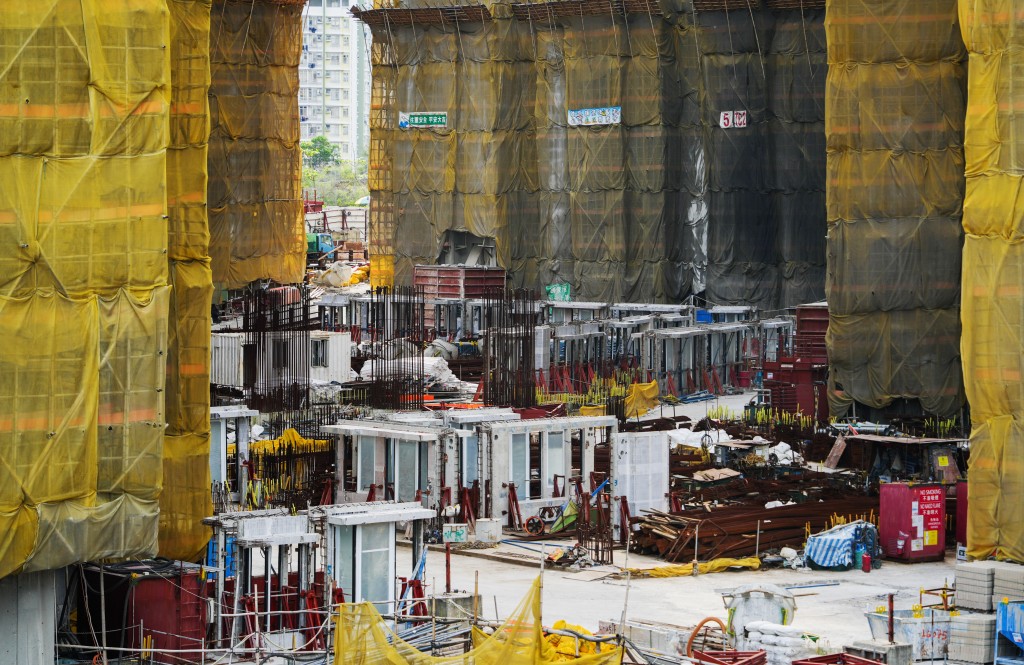 廉署昨日公布偵破觀塘安達臣道一住宅發展項目建築地盤涉及貪污造假案。吳艷玲攝 廉署昨日公布偵破觀塘安達臣道一住宅發展項目建築地盤涉及貪污造假案。吳艷玲攝