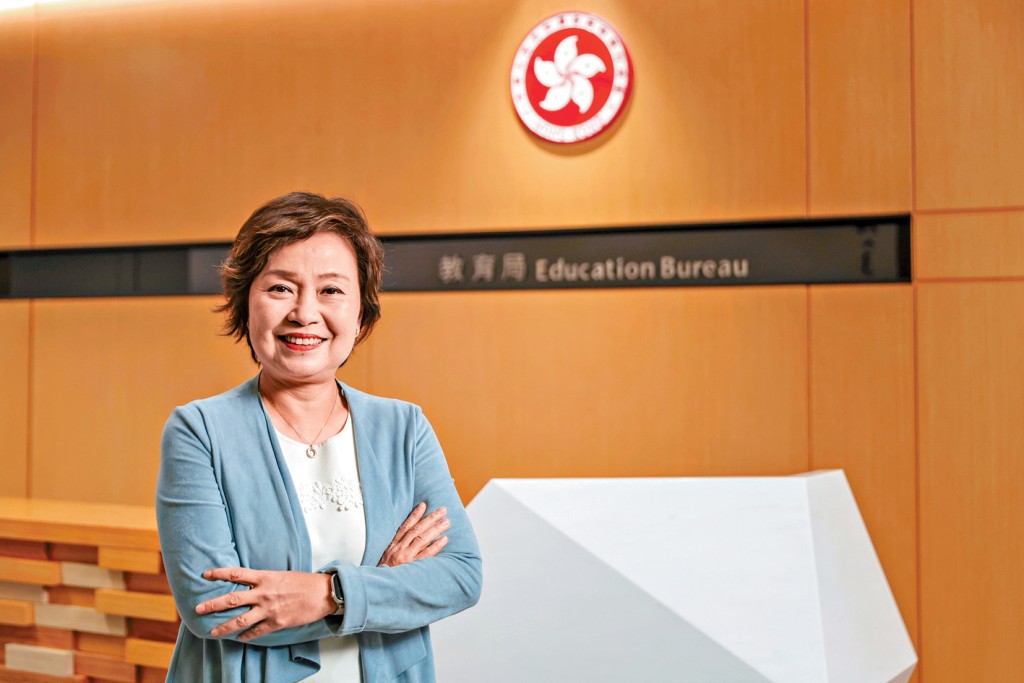 教育局局長蔡若蓮昨於電台節目上表示，香港除了要增加非本地生數量，招生多元化及國際化都很重要。