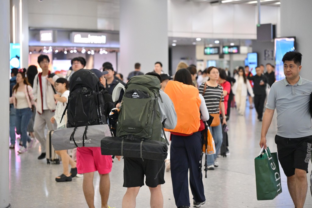 露營旅客準備返程。