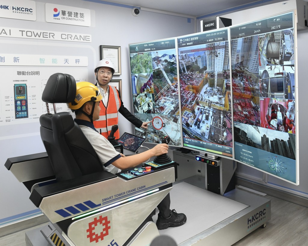 操作員只需在控制平版上點對點輸入吊運目的地，天秤便會自動規劃路線「一鍵到達目的地」。