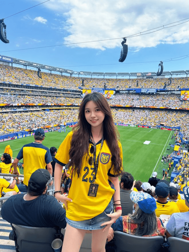 深圳00后女生花5万元赴美观赛,三张门票1.9万直言“人生重在体验”。 深圳晚报 深圳00后女生花5万元赴美观赛,三张门票1.9万直言“人生重在体验”。 深圳晚报