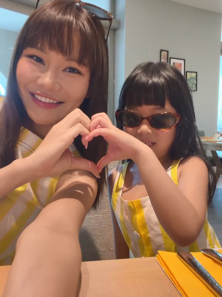 五索與女兒似足餅印。