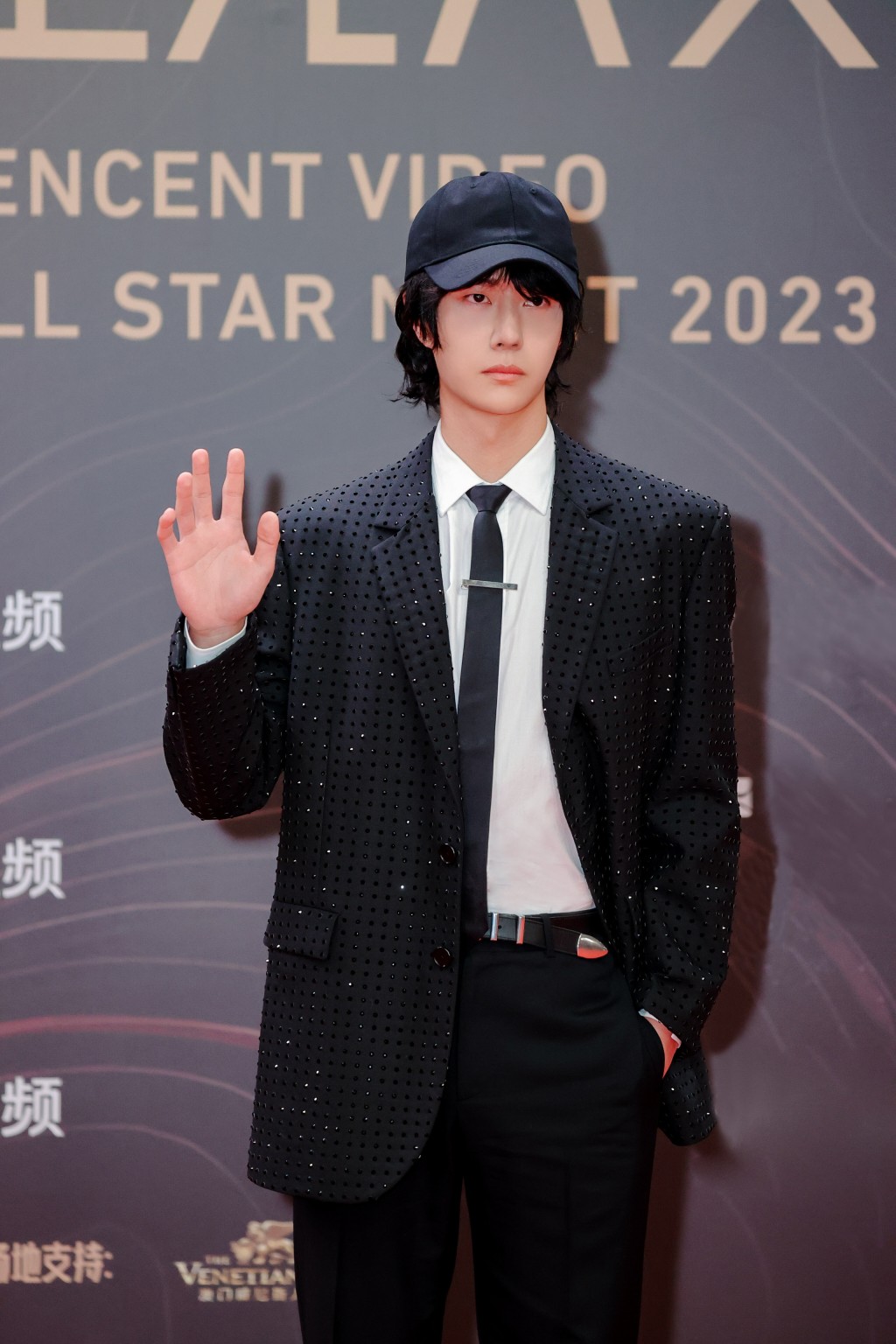 王一博日前出席《2023騰訊視頻星光大賞》。