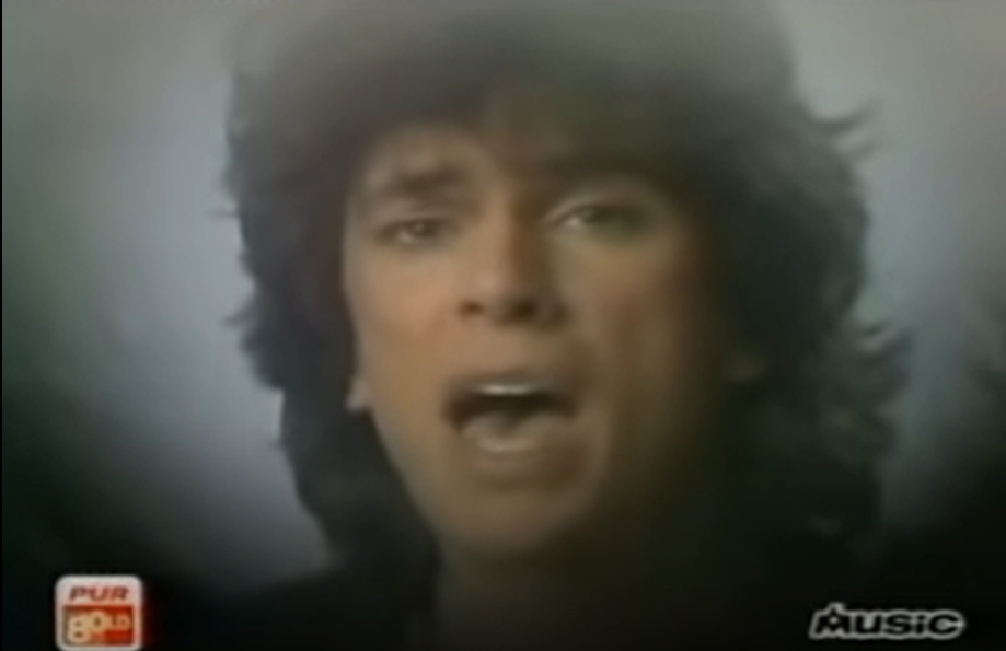 謝佳旺認為《刻在》同《Reality》得一句旋律相似,而且表達的氛圍不同。