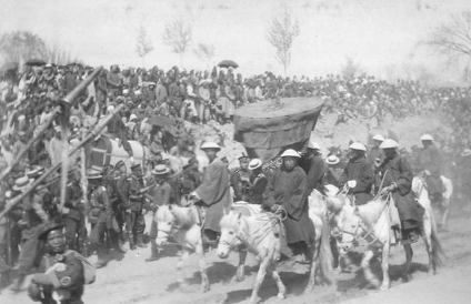 光緒帝的棺木和抬棺隊伍。縱觀清史 光緒帝的棺木和抬棺隊伍。縱觀清史