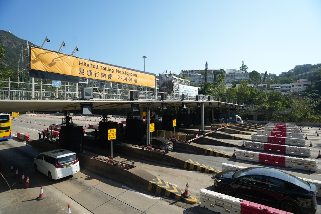 “易通行”不停车缴费系统于去年5月起陆续于香港各隧道的收费站投入使用。
