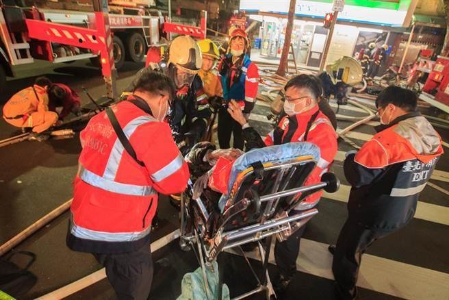 消防及救護員共計救出14人,疏散26人,7人送院。(網圖)