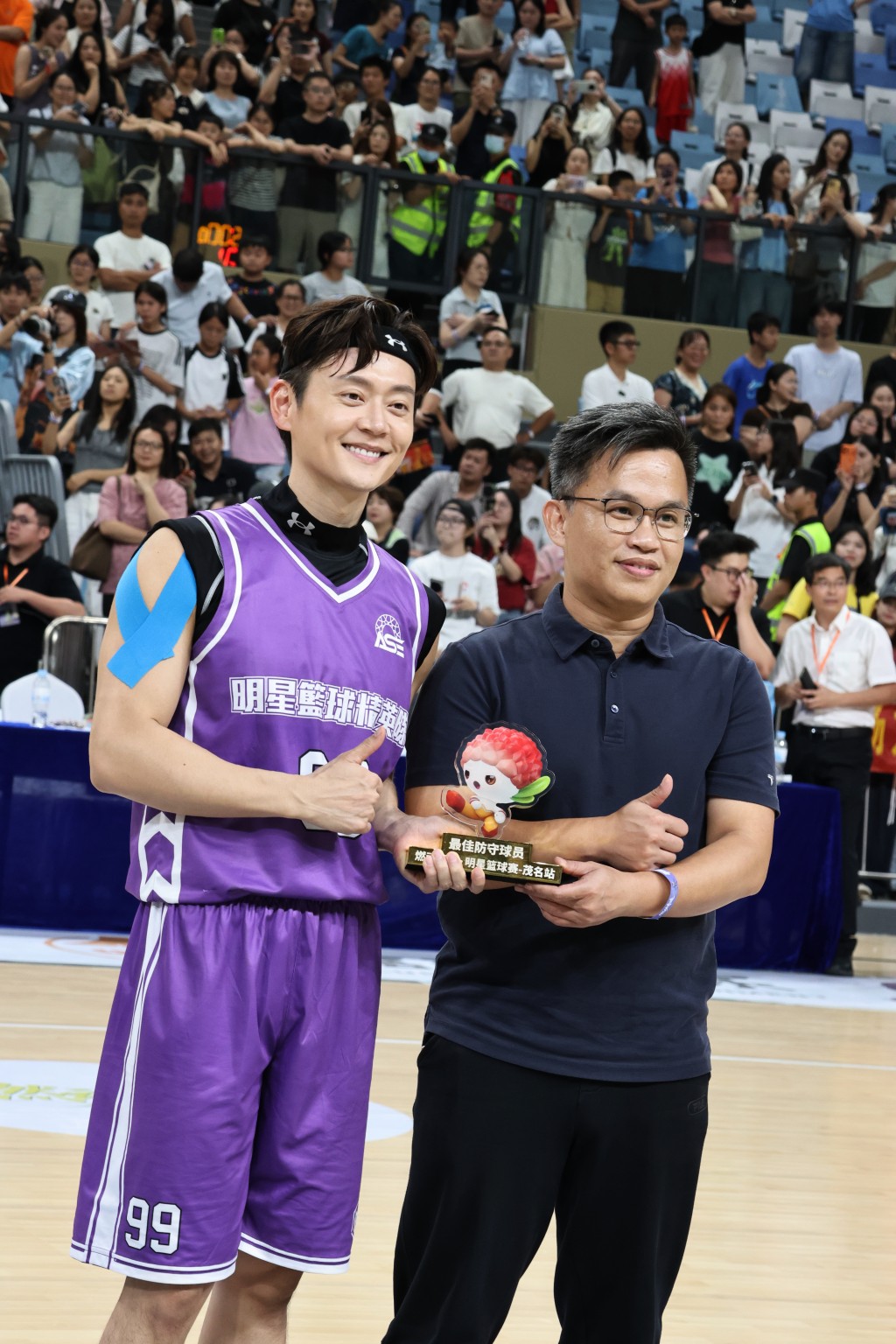 張振朗奪「最佳防守球員」。 張振朗奪「最佳防守球員」。