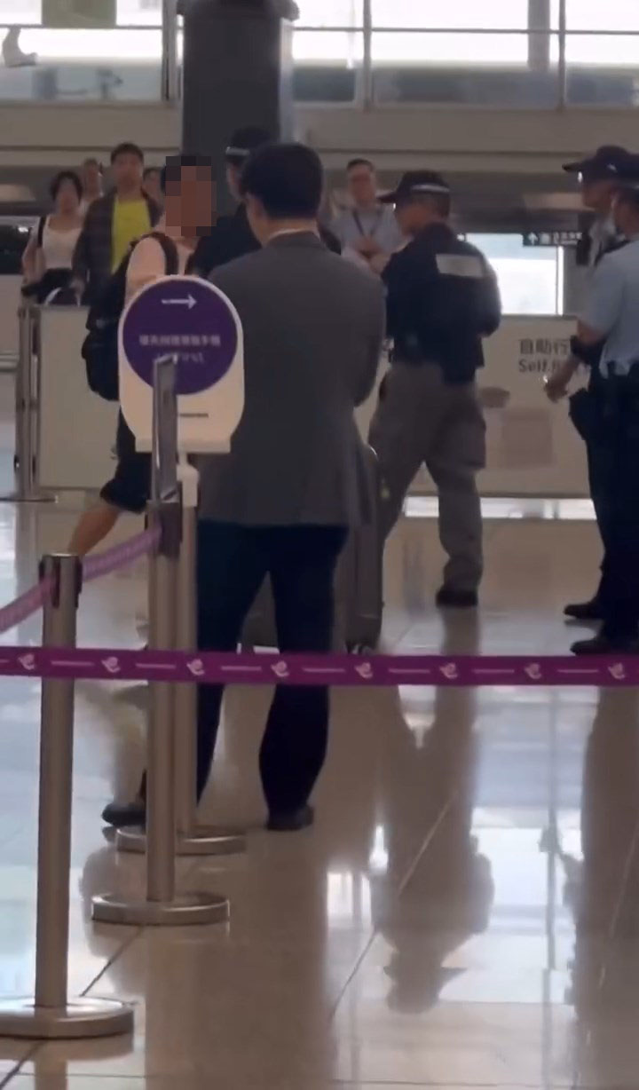男子在香港快運航空的櫃位前大吵大鬧。網上片段截圖