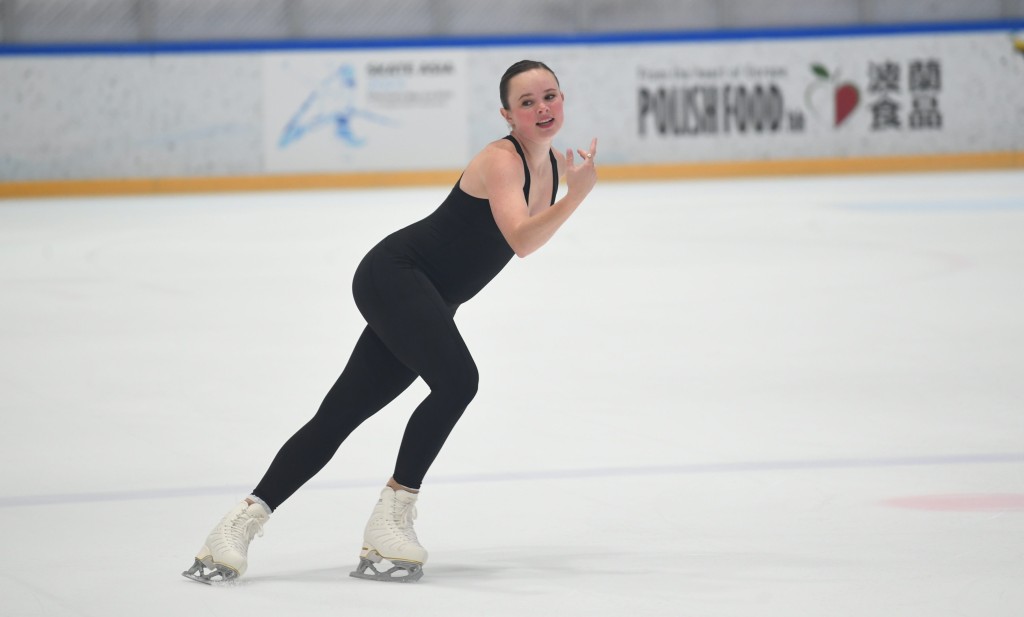 美国2022冬奥代表Mariah Bell动作优美。本报记者摄