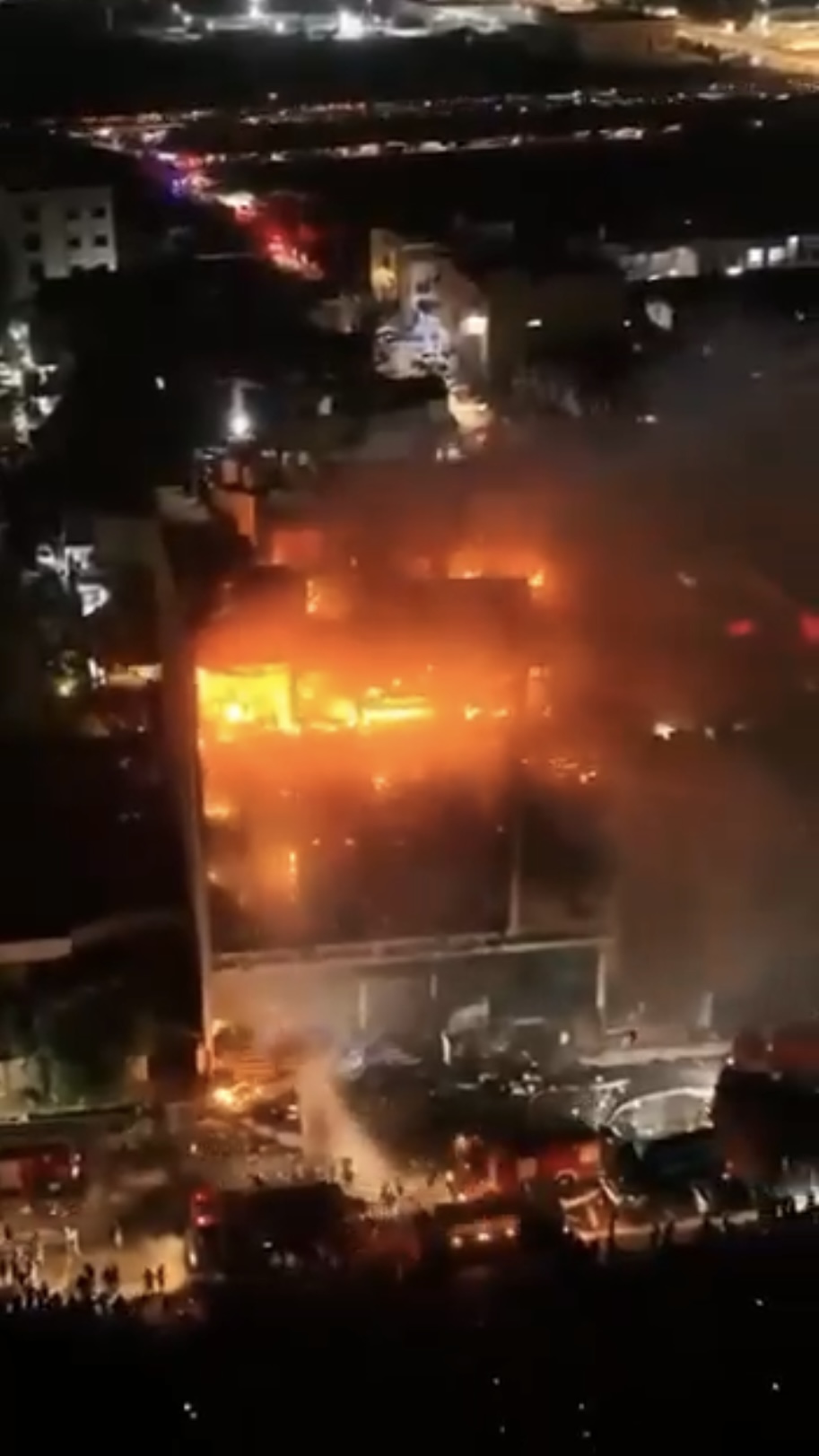 伊拉克超市大火已近50人死亡。 X@MidEastOb